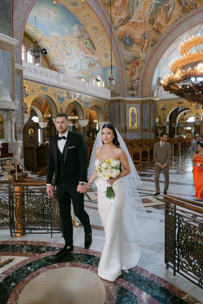 Andreas & Dimitra, wedding in Patras: the couple inside the church before the ceremony