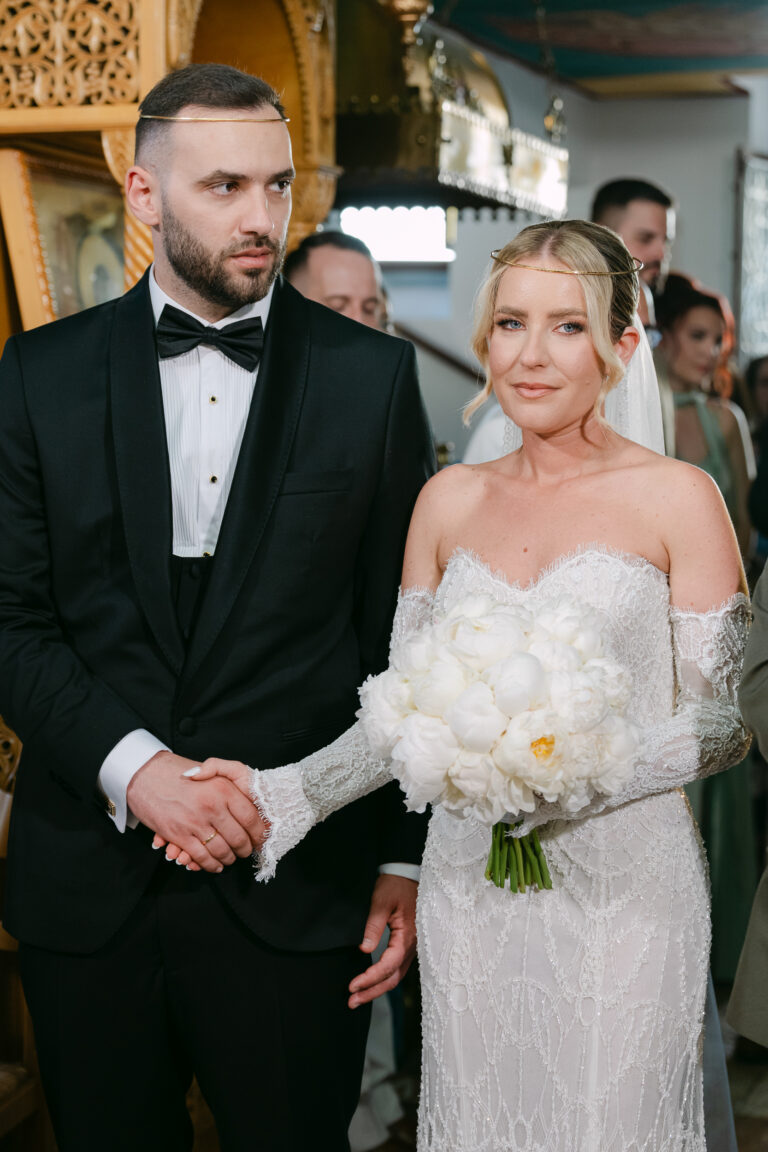 Dimitris & Panagiota, wedding in Agrinio: the couple hand in hand at the ceremony